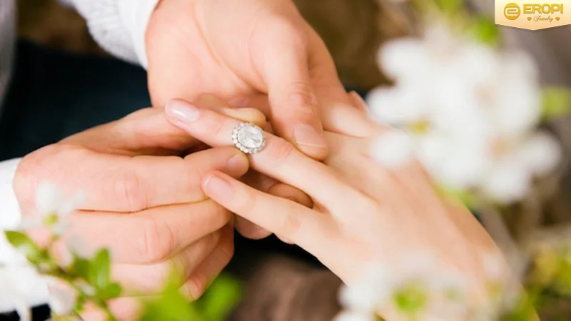Có những ngày say khướt, tôi tự nhủ giá mà mình trẻ hơn, không ham chơi như thời gian qua